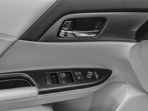 Used 2015 Honda Accord LX image 19