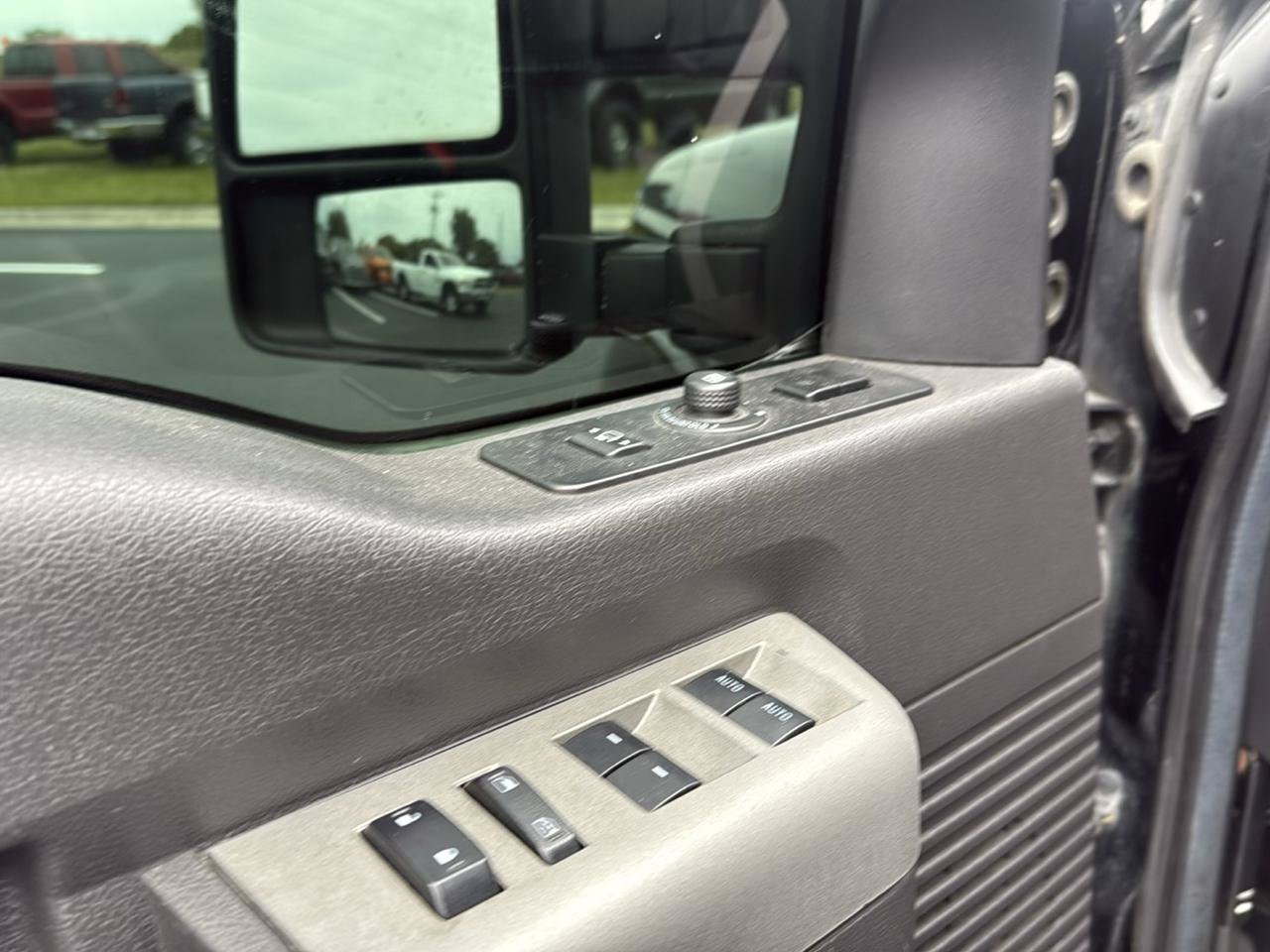 Used 2016 Ford F350 Lariat w/ Lariat Ultimate Package AWD/4WD image 13
