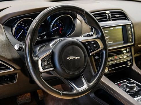 Used 2018 Jaguar F-PACE Prestige AWD/4WD image 23