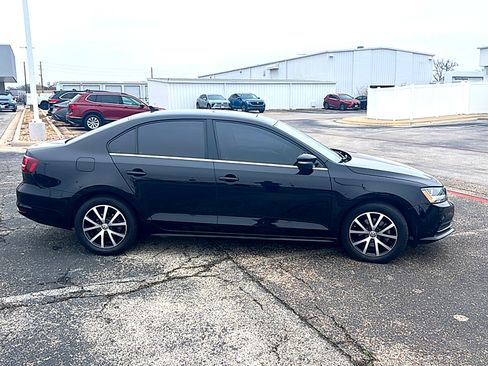 Used 2018 Volkswagen Jetta SE image 4