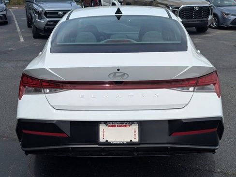 Used 2024 Hyundai Elantra SEL w/ Convenience Package image 6