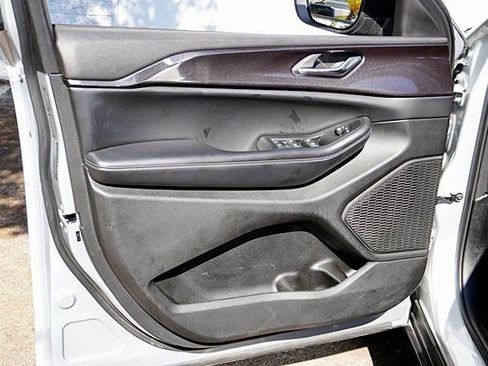 Used 2023 Jeep Grand Cherokee L Laredo RWD image 23