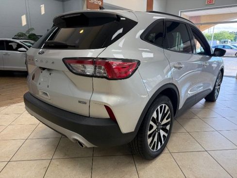 Used 2020 Ford Escape SE Sport image 5