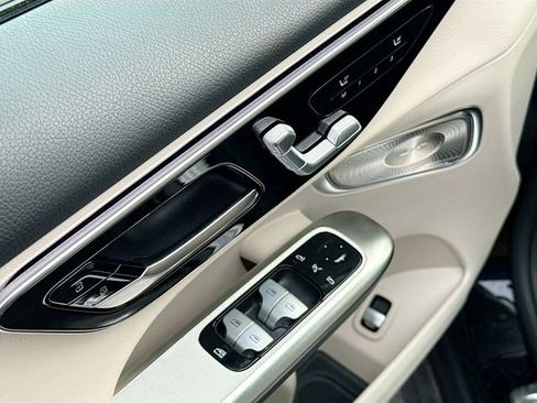 Used 2025 Mercedes-Benz GLC 300 4MATIC image 19