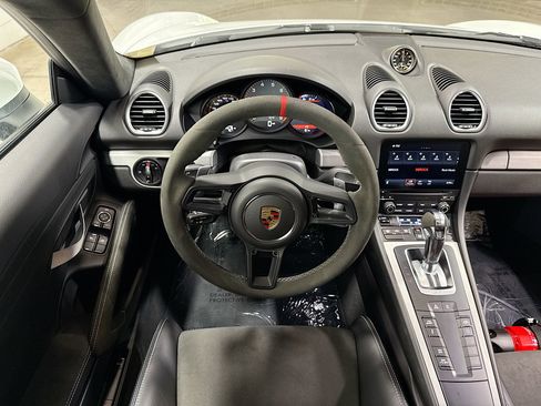 Certified 2021 Porsche 718 Cayman GT4 RWD image 17