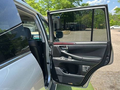 Used 2011 Lexus LX 570 4WD w/ Luxury Pkg image 21