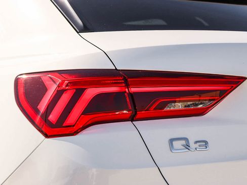 Used 2025 Audi Q3 2.0T Premium w/ Convenience Plus Package AWD/4WD image 12