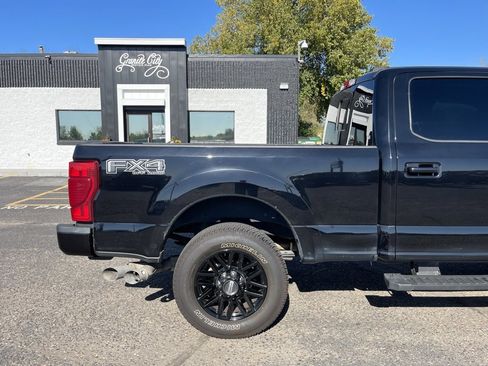 Used 2022 Ford F250 Lariat w/ Black Appearance Package image 4
