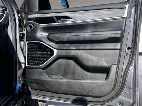 Used 2023 Jeep Wagoneer Series III w/ Premium Group I image 19