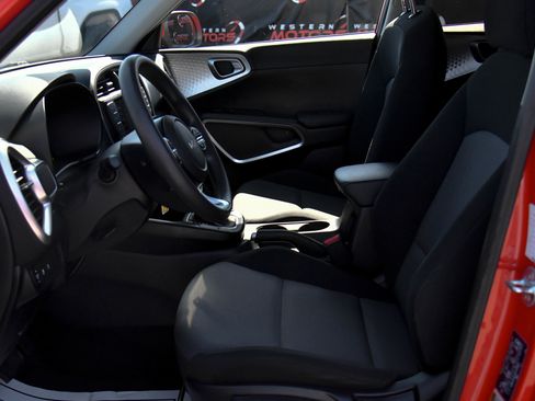 Used 2024 Kia Soul LX w/ Option Group 015 image 16