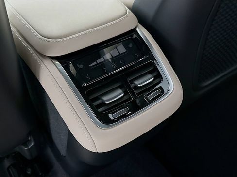 Certified 2026 Volvo XC90 B6 Plus w/ Protection Package Premier AWD/4WD image 27