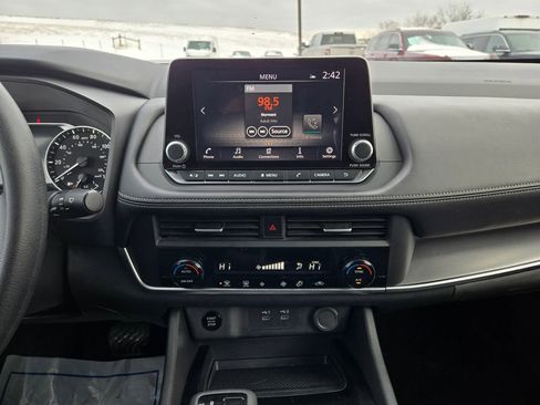 Used 2024 Nissan Rogue SV image 21