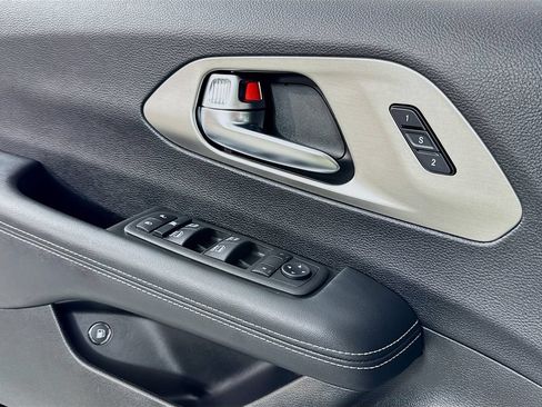 Used 2022 Chrysler Pacifica Limited w/ S Appearance Package FWD image 17
