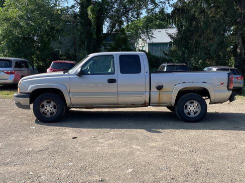 Used 2004 Chevrolet Silverado 1500 LS w/ Light Duty Power Package AWD/4WD image 12