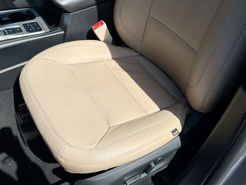 Used 2021 Ford Explorer XLT RWD image 18