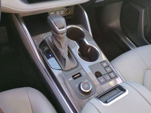 Certified 2025 Toyota Highlander Platinum image 15