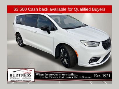 New 2026 Chrysler Pacifica Select