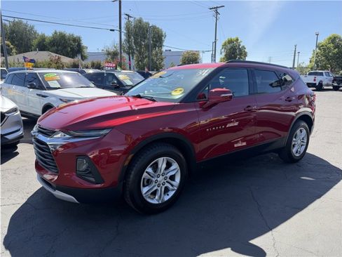 Used 2019 Chevrolet Blazer LT w/ Sound & Technology Package FWD image 3