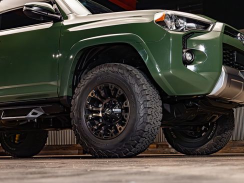 Used 2022 Toyota 4Runner TRD Off-Road Premium w/ Moonroof Package AWD/4WD image 15