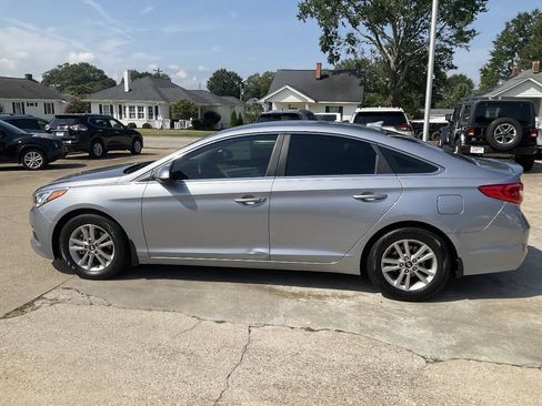 Used 2015 Hyundai Sonata SE w/ Option Group 09 FWD image 6