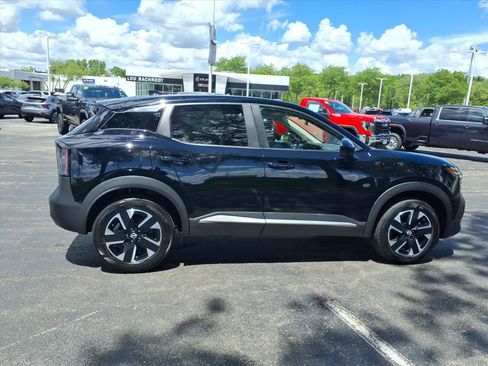 Used 2025 Nissan Kicks SV AWD/4WD image 8