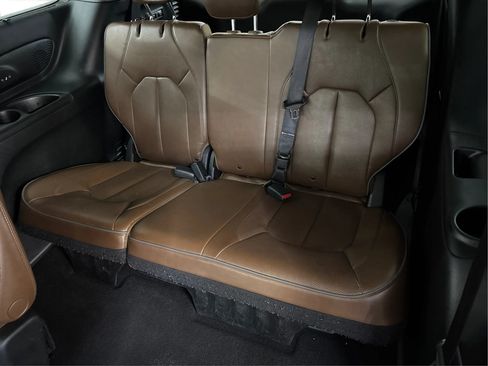 Used 2017 Chrysler Pacifica Limited FWD image 42