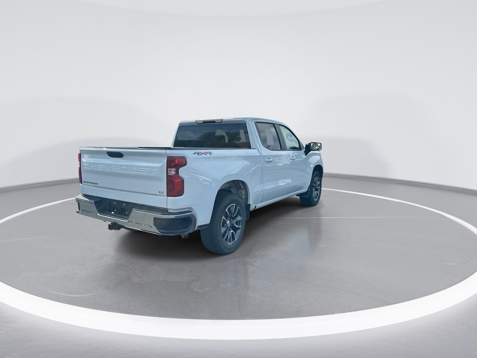 Used 2024 Chevrolet Silverado 1500 LT AWD/4WD image 9