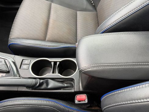 Used 2018 Toyota Corolla SE w/ SE Premium Package FWD image 32