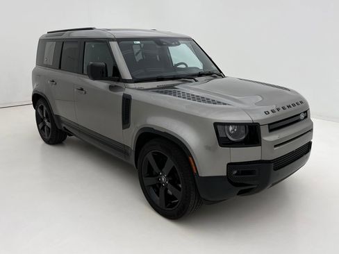 Used 2024 Land Rover Defender 110 X-Dynamic SE image 3