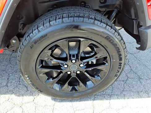 Used 2025 Jeep Wrangler Unlimited Sahara w/ Safety Group image 7