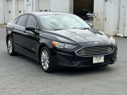Used 2019 Ford Fusion SE FWD image 1