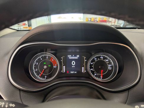 Used 2020 Jeep Cherokee Latitude Plus w/ Cold Weather Group AWD/4WD image 11