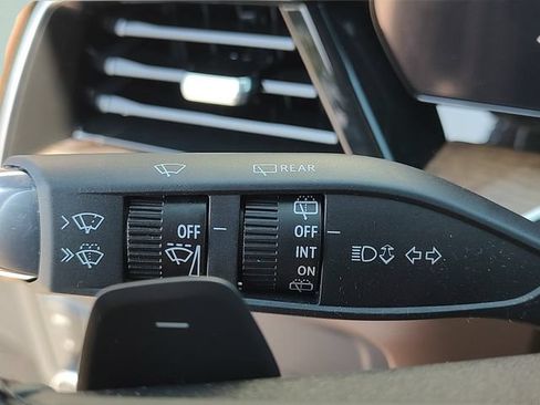 Used 2026 Chevrolet Suburban High Country AWD/4WD image 22