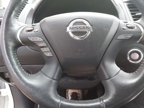 Used 2019 Nissan Pathfinder SL AWD/4WD image 16