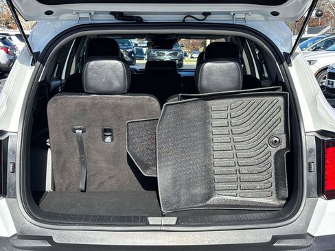 Used 2021 Kia Sorento S image 11