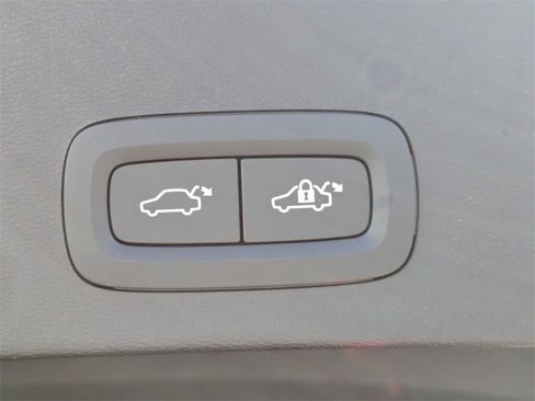 New 2025 Volvo XC40 B5 Plus w/ Protection Package Premier image 14