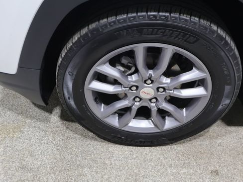 Used 2024 GMC Terrain SLT AWD/4WD image 8