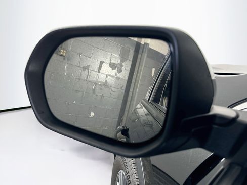 Used 2026 Chevrolet Traverse LT FWD image 16