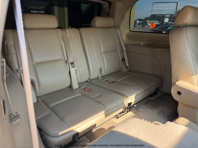 Used 2010 Cadillac Escalade Premium AWD/4WD image 19