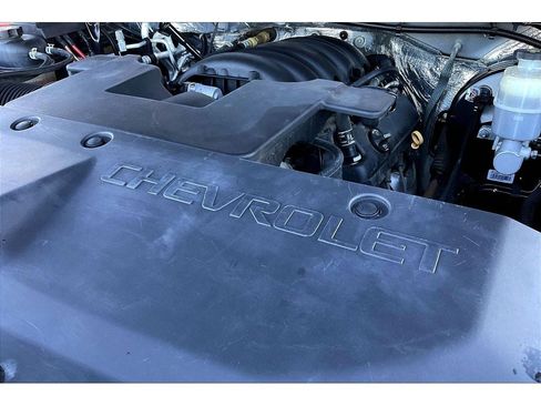 Used 2018 Chevrolet Suburban LT image 35