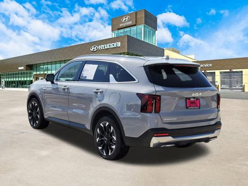 Used 2025 Kia Sorento SX FWD image 8