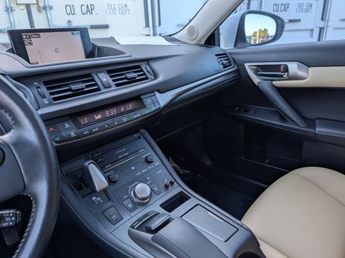 Used 2014 Lexus CT 200h FWD image 30