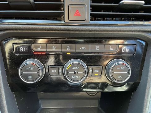 Used 2022 Volkswagen Taos SEL image 29