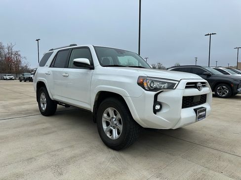 Used 2024 Toyota 4Runner SR5 image 3