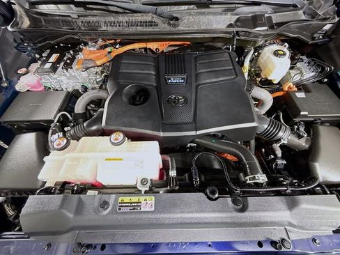 Used 2023 Toyota Tundra Capstone AWD/4WD image 30