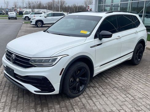 Used 2024 Volkswagen Tiguan SE R-Line image 3