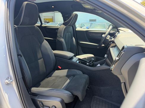 Used 2023 Volvo C40 P8 Recharge Plus w/ Protection Package Premier AWD/4WD image 30