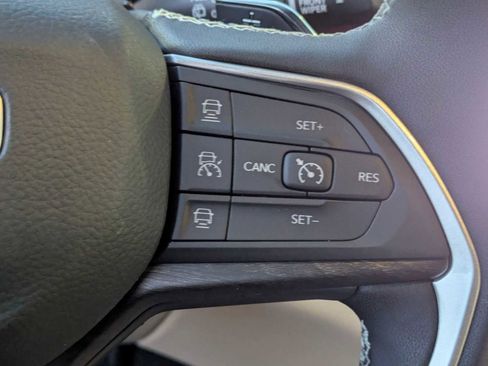 New 2025 Jeep Grand Cherokee Limited w/ Luxury Tech Group II AWD/4WD image 16
