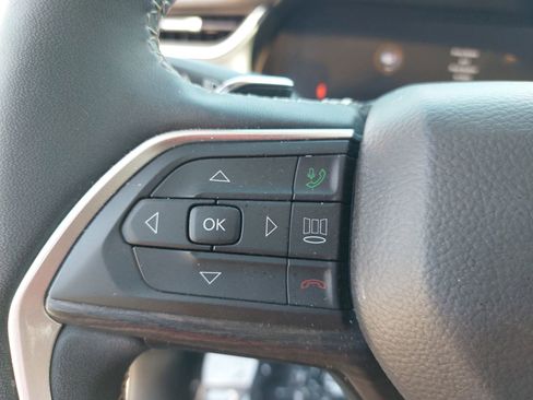 Used 2024 Jeep Grand Cherokee Limited image 18