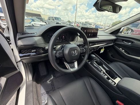 Used 2025 Honda Accord Touring image 18